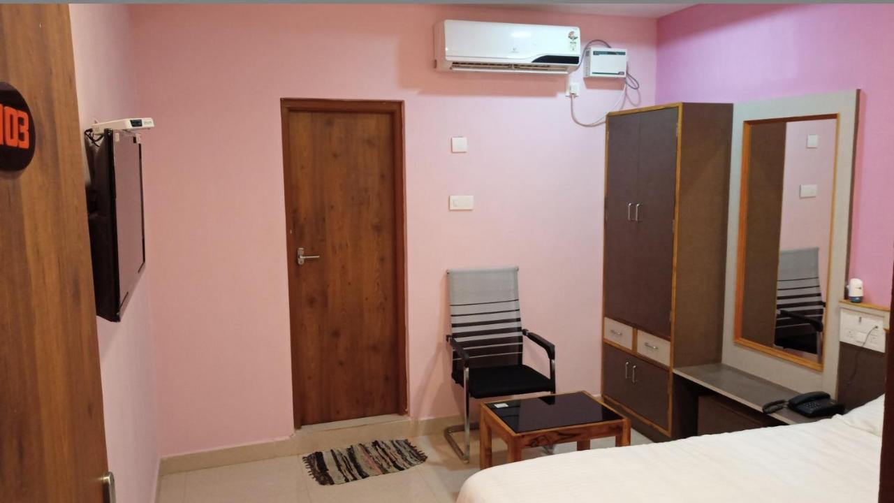 Aarthi Residency Hotel Karaikkudi Ngoại thất bức ảnh