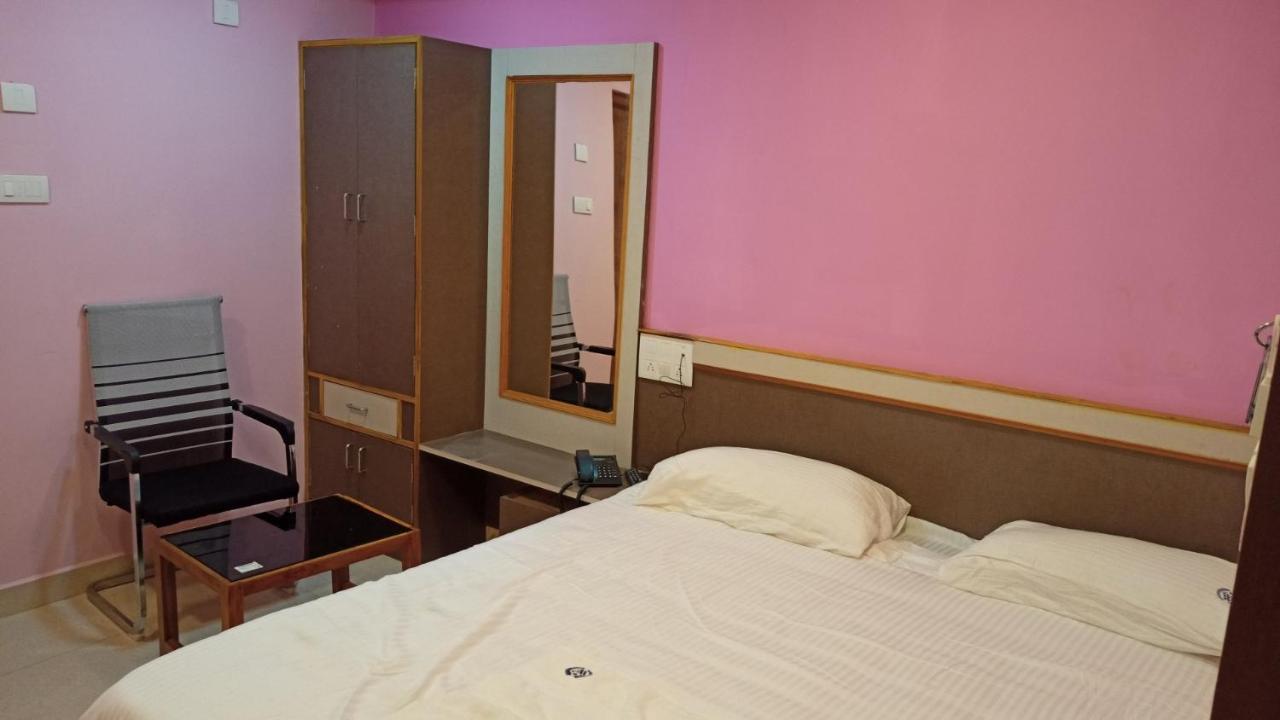 Aarthi Residency Hotel Karaikkudi Ngoại thất bức ảnh
